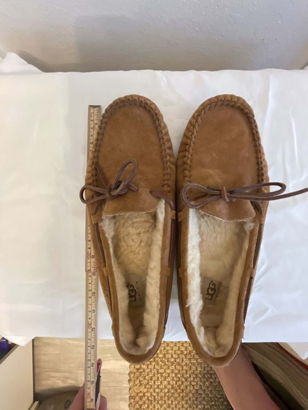 UGG Australia Ascot Suede Moccasin Slippers
Women’s 10
Men’s 8.5
Cozy
Fur